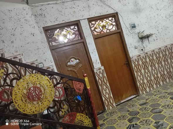 سلام عليكم بيت للبيع مساحه الكليه 340 العرض 15ونص النزال 22 بناء 170 غرفتين نوم، وصاله كبيره واستقبال ومطبخ صحيات خارجيه، وحمام داخلي البناء بلوك السطح صب ، طابو زراعي سند 25،المكان بالقرب من محطة الشيخ،
الاستفسار ***********
مكلف بلنشر
