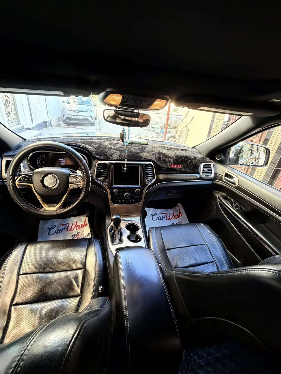 السلام وعليكم 
جيب كراند شيروكي لمتدد فول مواصفات موديل 2017 
رقم سليمانيه هزه جديده سنويه جديده تحويل ثاني يوم سعر 230 وبيها مجال قليل 
الاستفسار /***********
