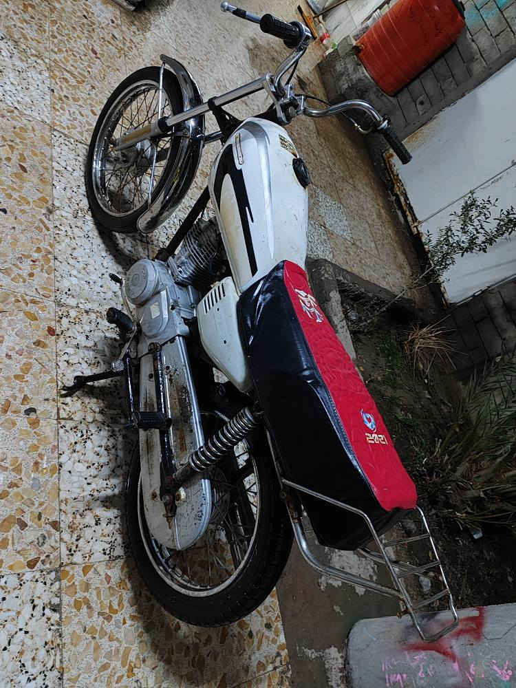 سلام عليكم 
دراجه ايراني مثل ماواضح بصور مكاني قضاء القرنه الشرش شارع البريد سعر 375 الشراي يخابرني على هذا رقمي *********** البصرة, العراق
