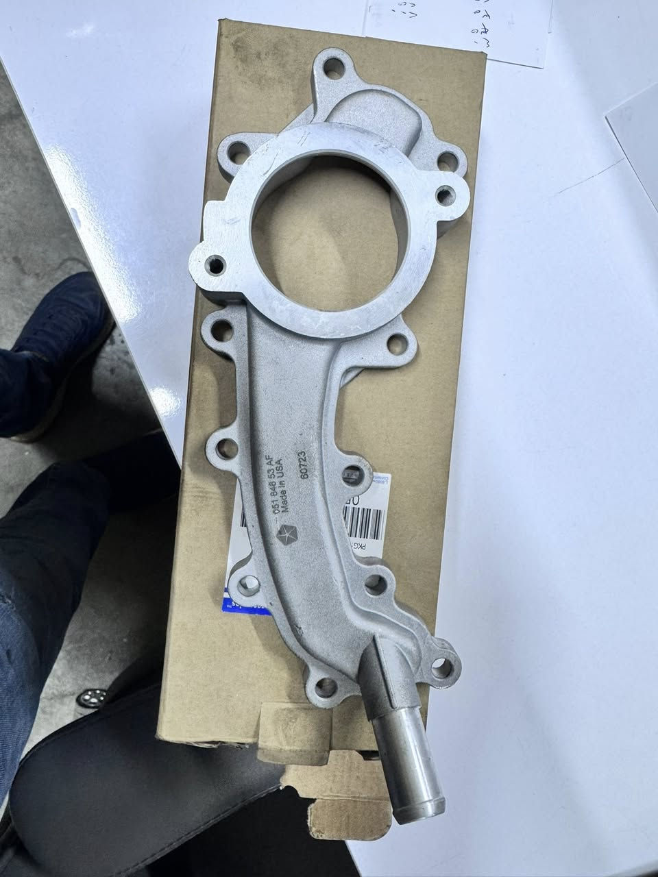 مع صباحٍ مفعمٍ بالأمل وأجواءٍ ممطرة تزيد اليوم جمالاً وبرودة 🌧️❄️  
نستقبلكم في محلات الوافي لصيانة السيارات الأمريكية.

اليوم معنا سيارة كرايسلر تاون آند كانتري 2014 لصديقنا وزبوننا العزيز الأستاذ أحمد المعاضيدي.  
تم إجراء الأعمال التالية:

🔧 تبديل قاعدة ولف  الحماوة باخرى فافون  افضل من الاصلي  البلاستك   
🔧 تبديل جوزة ضغط دهن  الكير   
🔧 تبديل دهن الهيدروليك الخاص بالكير 
🔧 ترتيب وفحص كامل لتفاصيل السيارة

كل هذا وأكثر نقدمه لكم بخبرة واهتمام بأدق التفاصيل.  
محلات الوافي لصيانة السيارات الأمريكية – خدمتكم شرف لنا وثقتكم هي رأس مال


**إذا كنت صاحب هذا الإعلان وتريد حذفه لأي سبب، رجاءا أرسل رسالة إلى الدعم الفني**