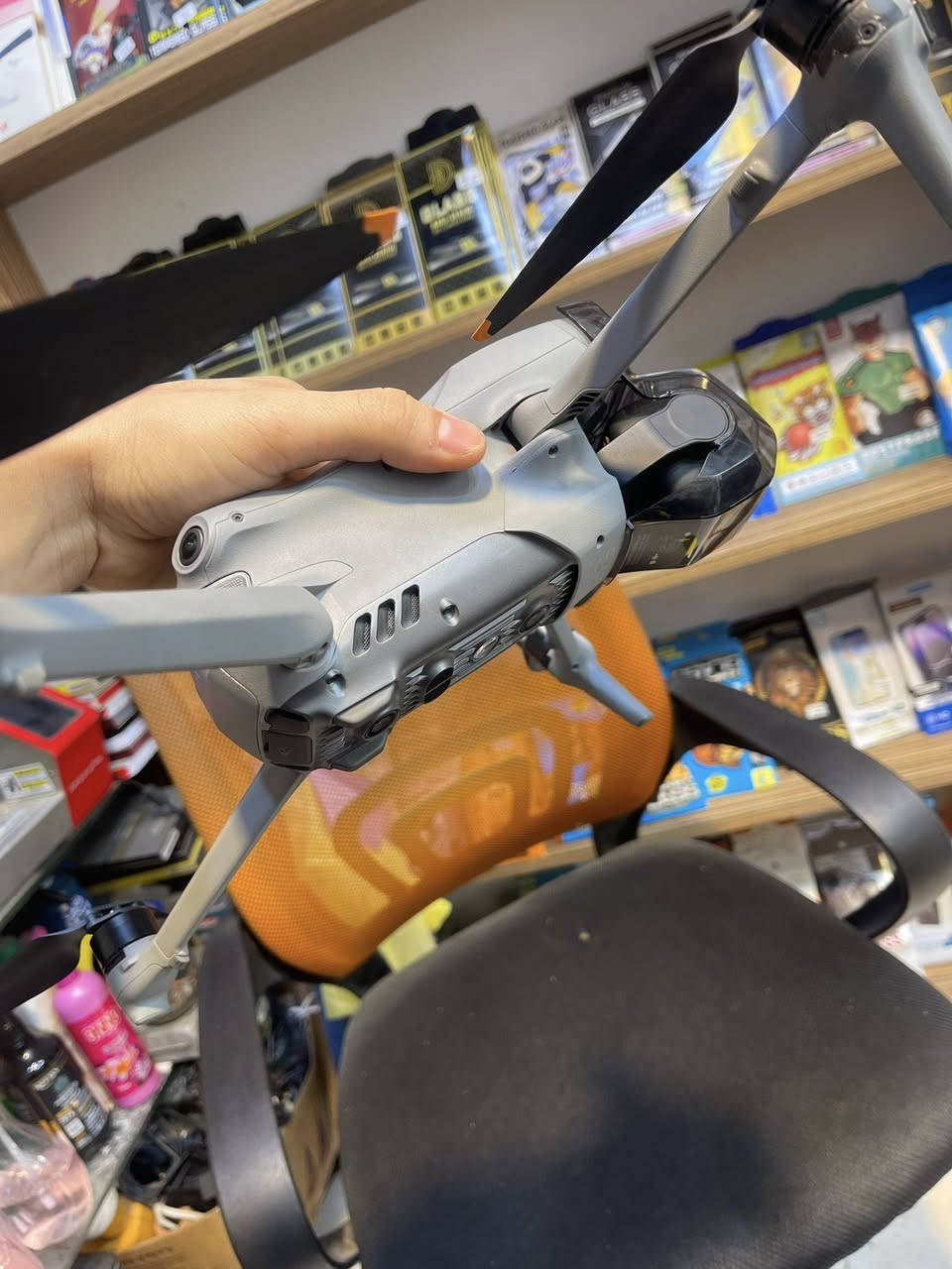 Dji air 3s
كومبو فول 
3بطاريات مع الشاحنة 
جنطة مالته الابلادية 
عدسات فلاتر ND
جوستك RC2
ريش جدد
*********** 
العنوان البصرة / القبلة
