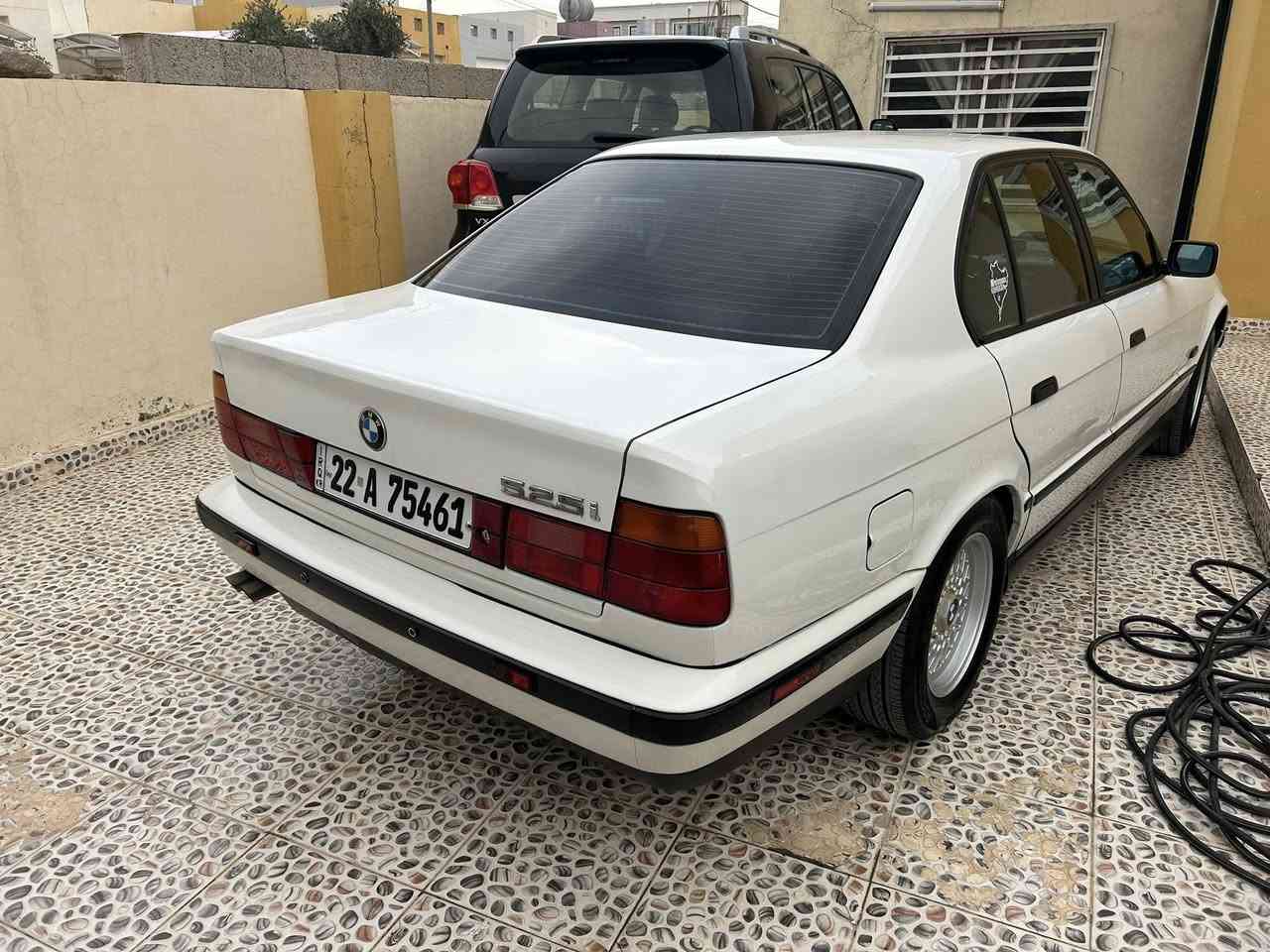 سلام عليكم
للبيع بي ام 525 موديل 1990

رقم اربيل انكليزي  تحويل مباشر

مكفوله من ضربه وتبديل وصبغ وبدون اي خياس او زنجار

مكينه مسكر فانوس 6 سلندر مكينه جديد

كير اوتماتيك 

سنتر لوك 

جام ٤ كهرباء

مري كهرباء 

تبريد ثلج تخم تاير وصدر كله جديد. 

كهربائيات كلها شغاله مابيها كلوب طافي. 

سياره حلوه  وتشوف بعينك بدون اي نقص جاهزة متصرف عليه الف دينار

سعر 75

عنواني بغداد السيدية

***********
