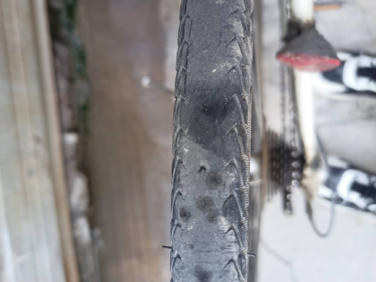 السلام عليكم
بايسكل للبيع c700

حجم 28

فقط تاير الخلفي بي ثقب يحتاج تبديل 
مكان بغداد حي الجامعة
سعر 120 الف 
موجود واتساب
***********
