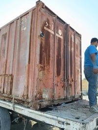 حاويه للبيع طول ١٢متر ٤٠قدم مكانها بغداد الطالبيه سعرها ١٥ورقه ٠٧٧٢٢٤٥...