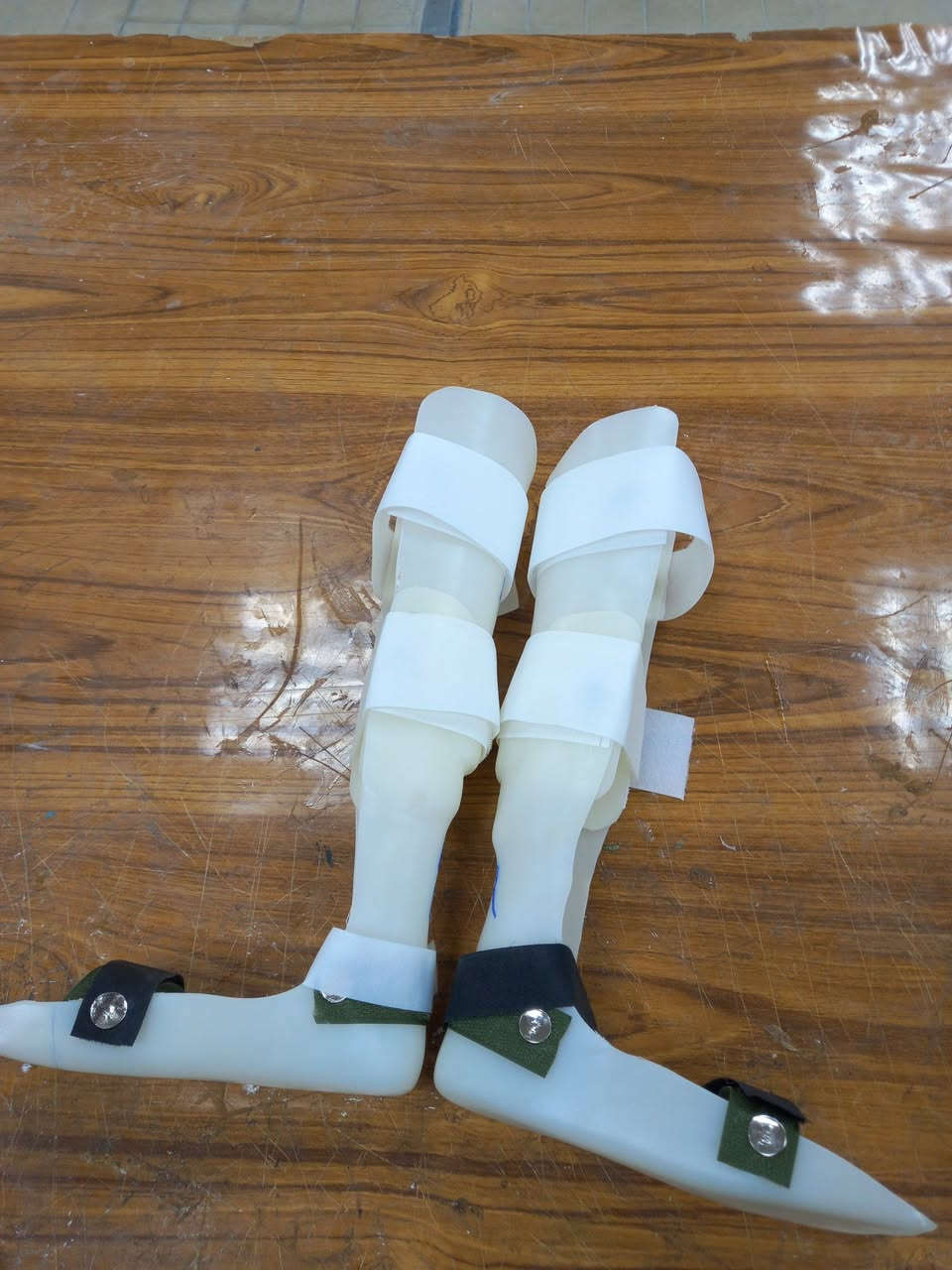 تصليح وتغليف وتبديل أشرطة المساند – جودة تضمن راحتك
إذا كانت مساندك الطبية تحتاج إلى صيانة أو تجديد، إحنا نوفر لك الحل الأمثل بكل احترافية ودقة.
نقدم لكم خدمات متكاملة تشمل:
✔️ تصليح جميع أنواع المساند الطبية
✔️ تغليف المساند بمواد عالية الجودة لضمان الراحة والمتانة
✔️ تبديل الأشرطة التالفة بأشرطة قوية ومريحة
✔️ تعديل المقاسات لتناسب استخدامك اليومي بشكل أفضل
نحن نحرص على استخدام أجود المواد لضمان عمر أطول للمسند وأداء أفضل، مع مراعاة راحة المريض وسهولة الاستخدام.
💡 سواء كان المسند قديم أو يحتاج فقط صيانة بسيطة، فريقنا جاهز يخدمك ويوفر لك الحل بأسرع وقت.
⭐ أسعارنا مناسبة للجميع
⭐ خدمة سريعة ودقيقة
⭐ خبرة في مجال المساند والأطراف الصناعية
📞 تواصل معنا الآن وخلي مسندك يرجع مثل الجديد!
*********** 📞
 تكريت /شارع الاطباء /خلف البانزينخانة القديمة
