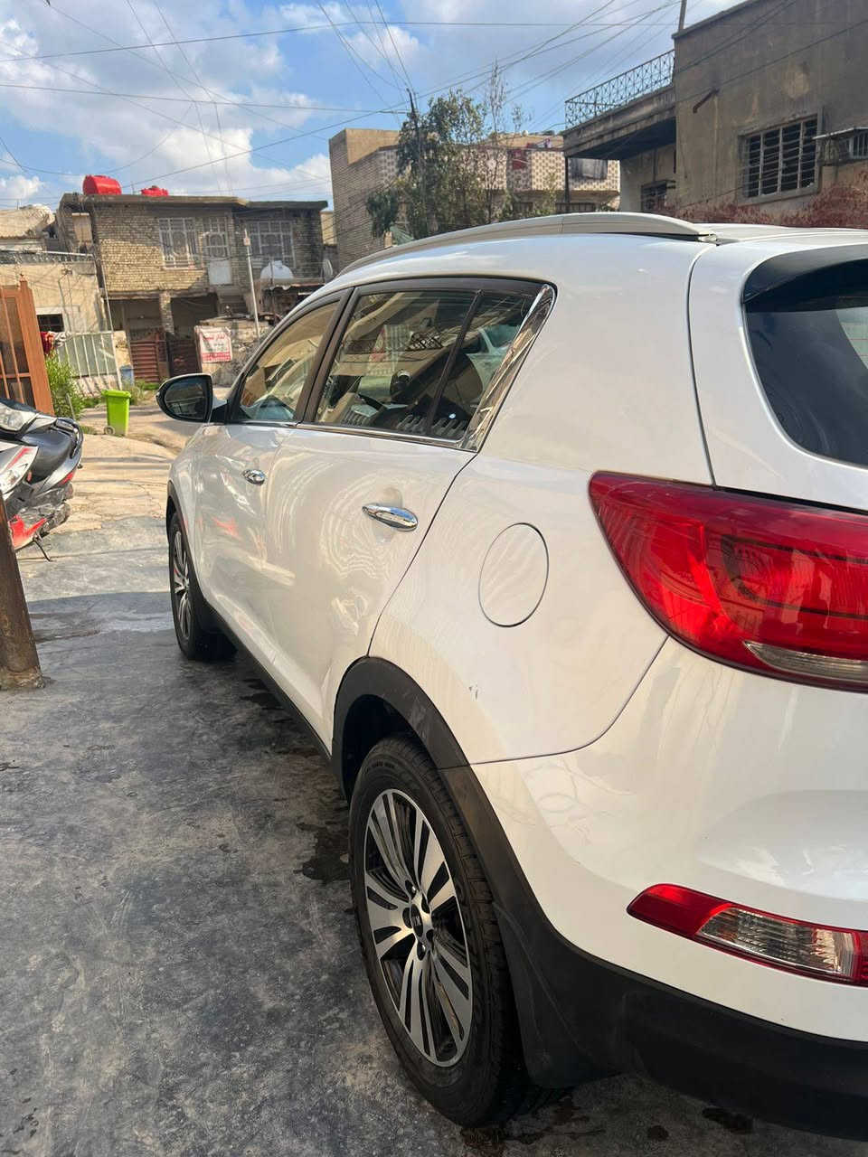 السلام عليكم متوفر سبورتج 2016خليجي ماسيه 114الف مجفيه جفيه خفيفه ما مصبوغ لا قماره ولا جنطه نص القماره راجع بارد السياره خير من الله مصبوغه حزام عده القماره والجنطه مثل ما ذكرت الفيت بم مامفتوح اصلن بالسليكون والسياره صورها كبالكم
العنوان بغداد المشتل حي المعلمين 
***********
السعر 120 خابر وتدلل
