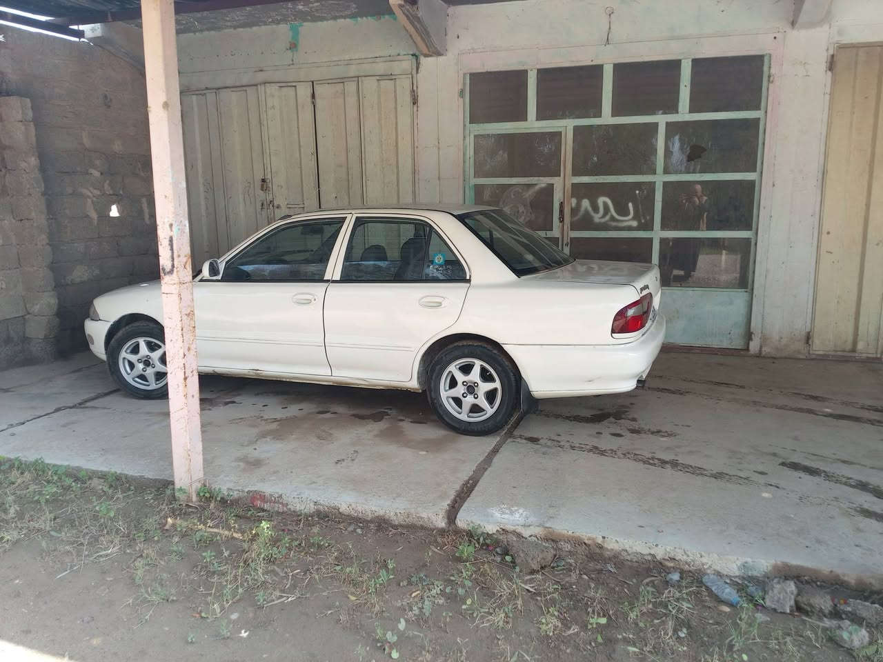 السلام عليكم براتون موديل 2004 رقم بغداد دولي باسمي تخم تاير جديد كير محرك شرط السياره مصبوقه حزام جماليه صورهه قبل الصبغ موجوده بدون ظربه وبدون كلشي السعر 45 مكان السياره الظلوعيه ***********
