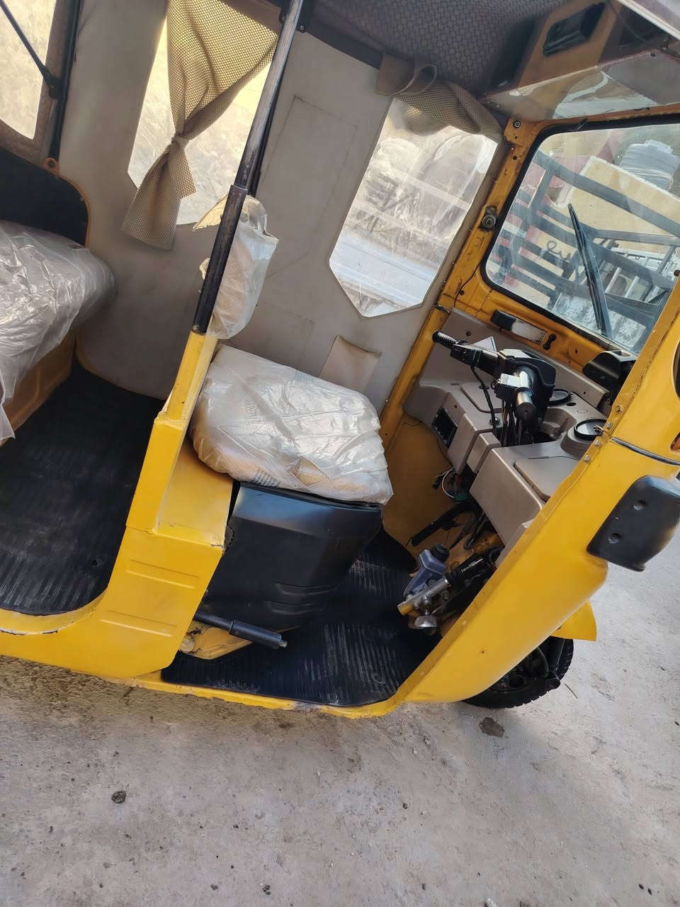 تكتك نضيفه موديل ١٩ سنويه ورقم سعر ٥ ملاين بيهه مجال


**إذا كنت صاحب هذا الإعلان وتريد حذفه لأي سبب، رجاءا أرسل رسالة إلى الدعم الفني**