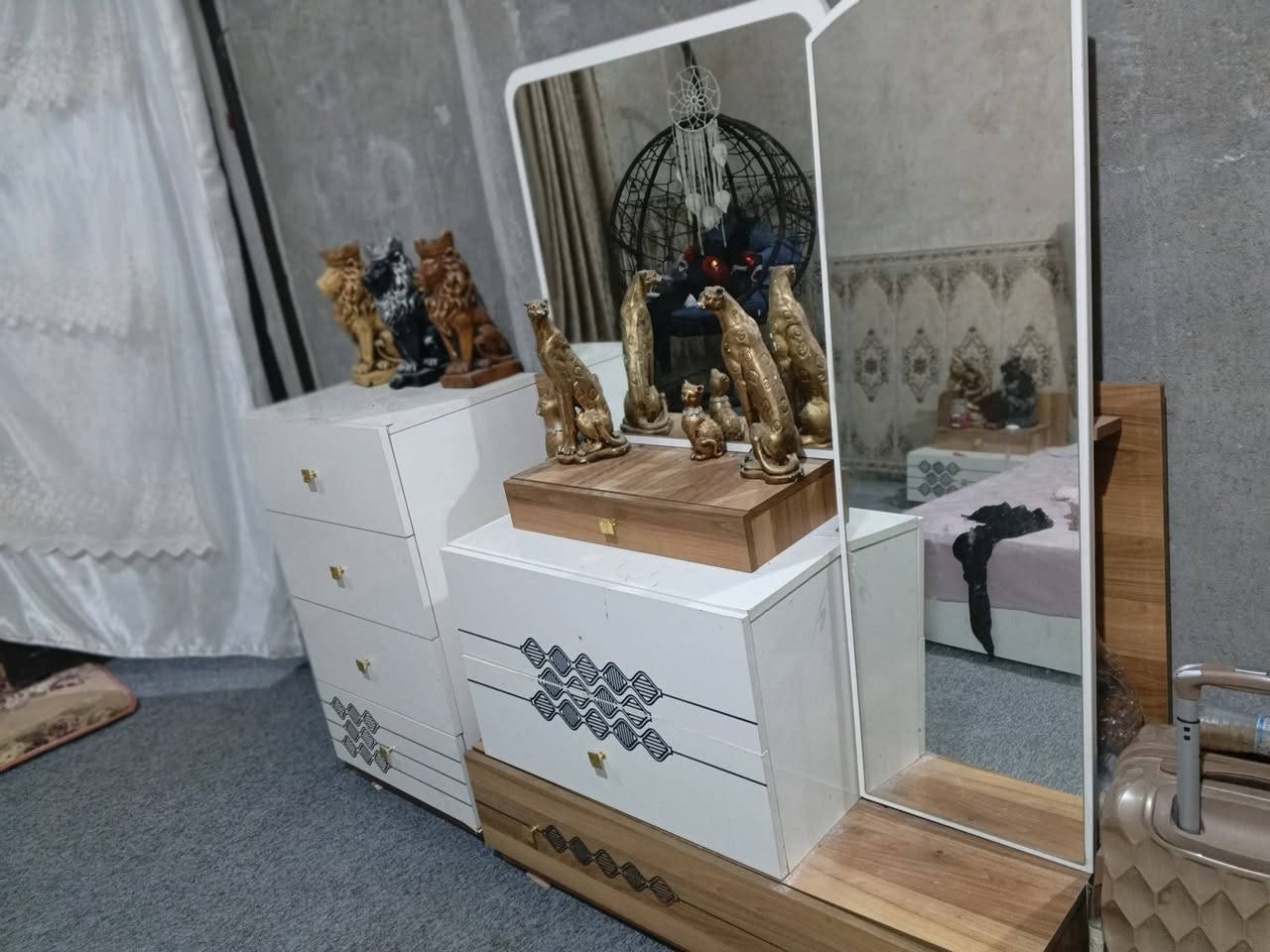 غرفة نوم للبيع مستعملة 7 قطع نظيفة وكاملة للاستفسار ***********
