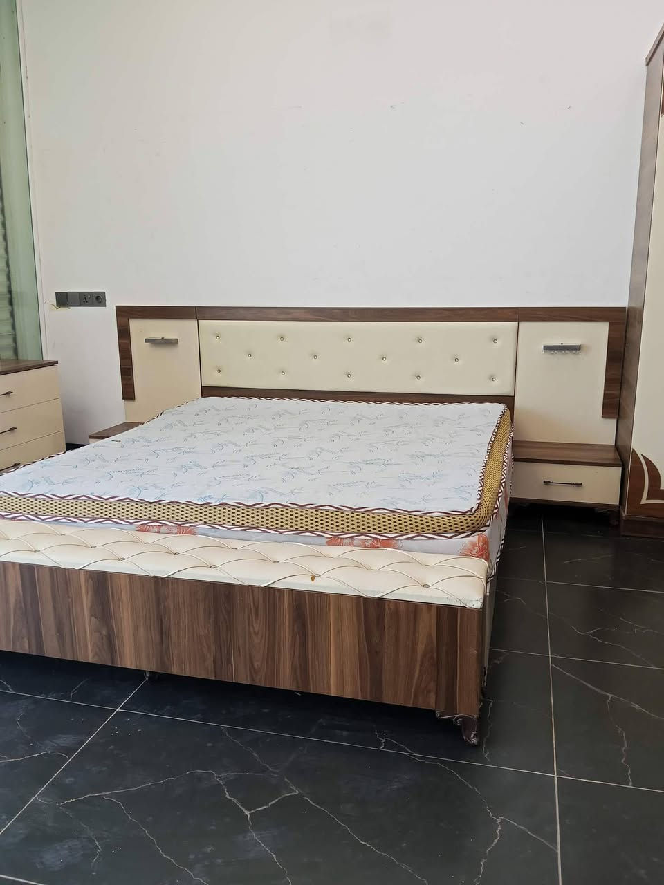 غرفه نوم 9 قطع  لوك اخو جديد كامل سعر 480 الف شراي يخابر رقم مكان كركوك شارع الحسابات ***********
