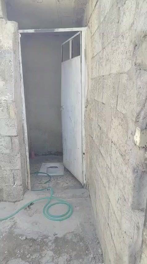 سلام وعليكم بيت بلجمعيات واقع حال يم لسدة بنهايت لجمعيات يم لمضخة ٨٠ متر مسلح نضيف لسعر ٢٠مليون  علة لشارع لعام مال لجمعية ***********
