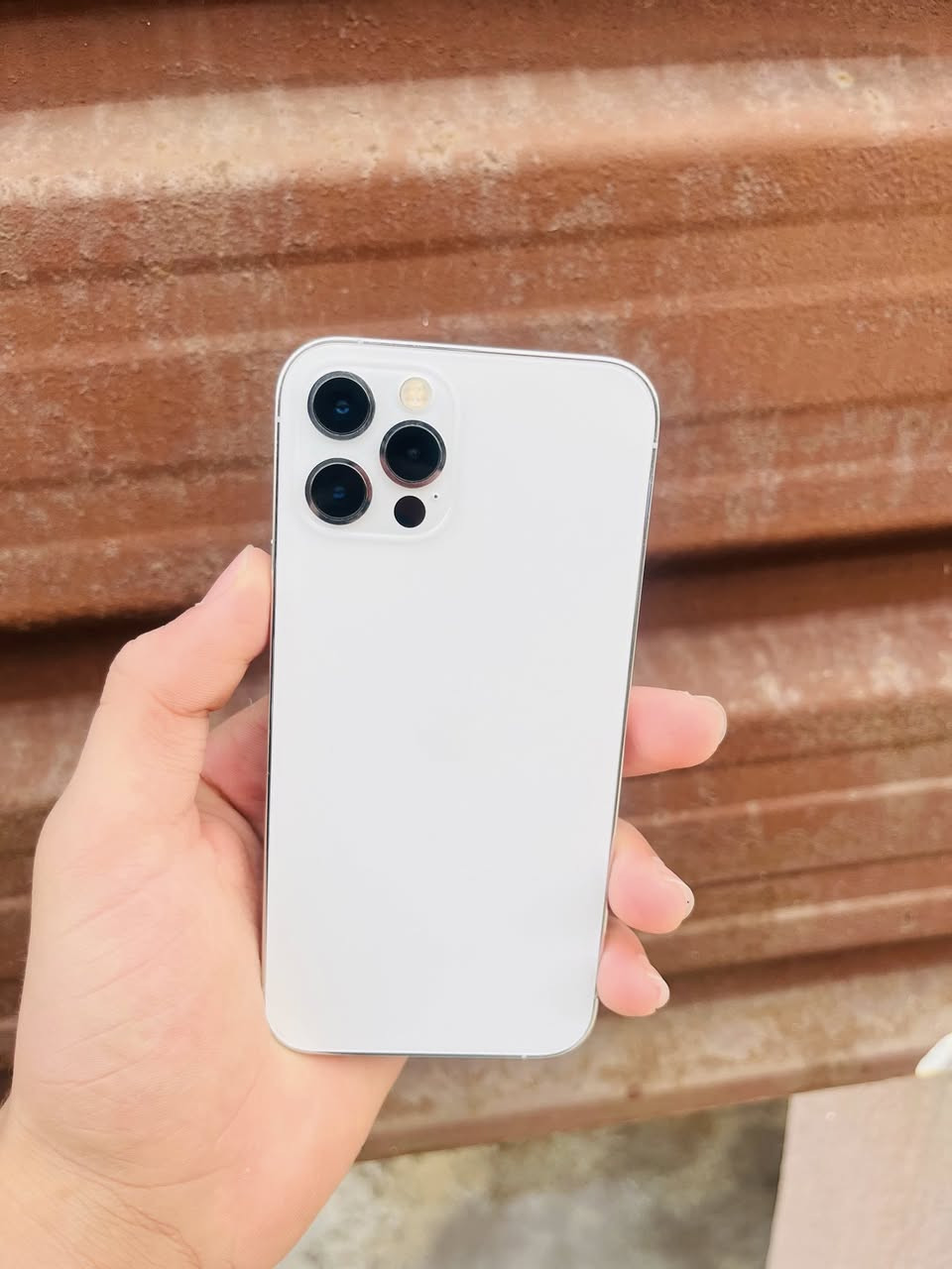 سلام عليكم
ايفون 12 برو فقط حجم الاصغير للبيع 
السعر بلاشششش🔥🔥
نورمال شرط مانفتوح✅
ذاكره 128 ✅
بطاريه85قطاره بل شحن شرط✅
تك سيم +شريحه الاكترونيه✅
نضافههه فوللل كدام العين✅
لون ابيض مميز✅
ملاحضه:الجهاز فيس ايدي متوفف❌ ـلا . مبدل شاشه ولا مفتوح الجهاز✅
السعر ب 315 وبي مجال بسيط للشراي المو شراي ـلا . يخابر ولا يراسل ✅
رقمي ***********بي واتساب ومتواجد خاص ب اي وقت 
مكاني موصل حي عدن
