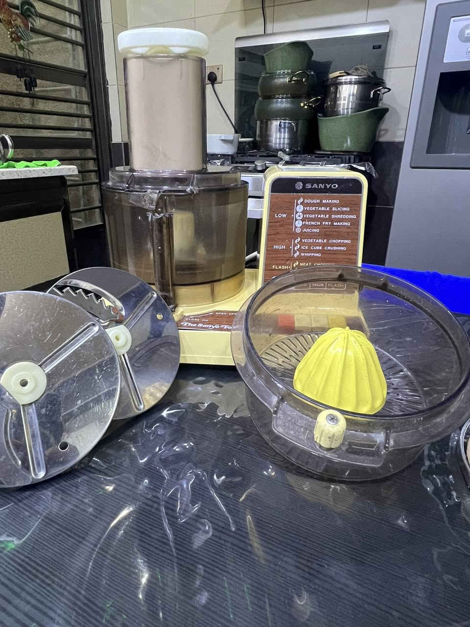 ست البيت
سانيو ياباني. استيراد الاسواق المركزيه 
خمس عمليات 
سكين رئيسي
وثلاث سكاكين مختلفه الاشكال 
اضافه الى عصارة برتقال 
نظيفه جدا


**إذا كنت صاحب هذا الإعلان وتريد حذفه لأي سبب، رجاءا أرسل رسالة إلى الدعم الفني**