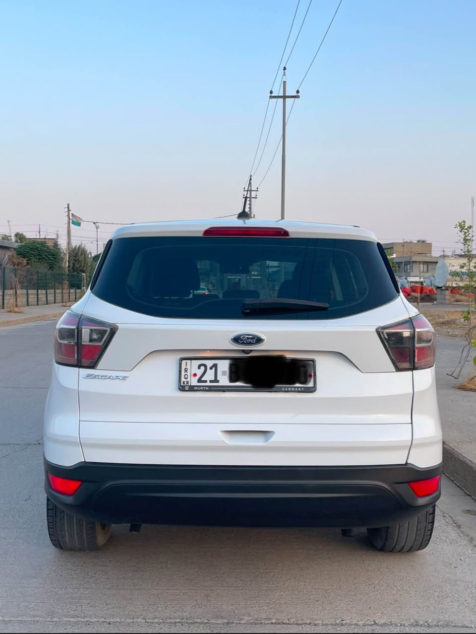فؤرد ايسكيب ٢٠١٧
مه كينه ٢.٥
٦٤ميل رؤشتوه
به ناوي خؤمه وه 
دوبارجه ي بؤياغه 
ناوي بن لايته كه ي قرجيكي هه يه
شوختو قه بو قؤبي نيه ساره ي 
سه نه وي به ناوي خؤمه وه تا ٢٠٣١ يه ك دينار مه سروفي تيا نيه
***********
١٠٤گه لاو محامه ي كم تيادا رانية, السليمانية
