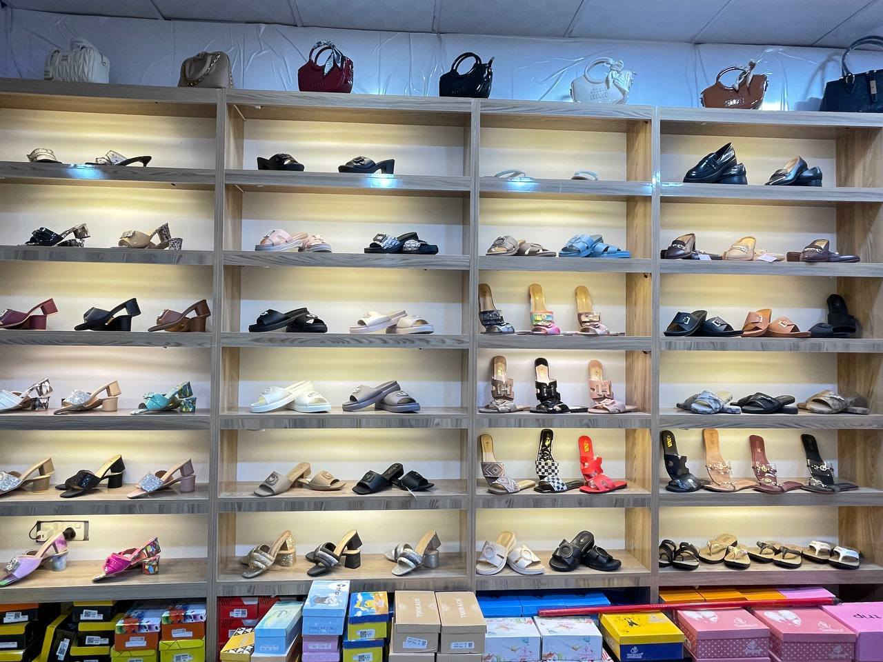 ....  يعلن احذيه رند شوب
عن تخفيضات بمناسبه الشهر الفضيل
بضاعه نار كلش حلوه
اسعار مناسبه
 
حي الشرطه مجاور مصرف الطيف
متواجدون للساعه الواحده ليلا
 توجد خدمه توصيل  داخل سامراء مجانا


**إذا كنت صاحب هذا الإعلان وتريد حذفه لأي سبب، رجاءا أرسل رسالة إلى الدعم الفني**