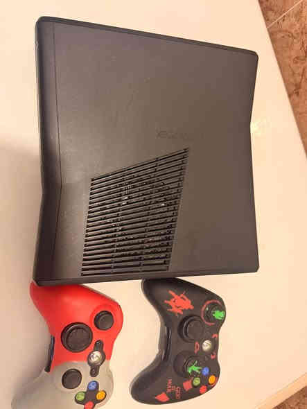 السلام عليكم اكس بوكس 360 سلم لمس يحتوي على 148 لعبه قويه شغال واي عيب مابي وياه دبل جوستك بلادي وكامل ملحقاته الاصليه الجهاز بي ضمان فحص وبل الشرط انطي هم العابه حلوة والجهاز حلو.
السعر115 الف مكاني كركوك وعندي توصيل لكل انحاء العراق رقمي *********** الشراي يتواصل وياي وخادم للطيبين اني. كركوك
