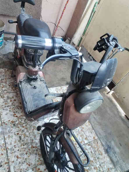 سلام عليكم دراجه شحن نقص فقط عقل *********** سعر ٢٠٠
