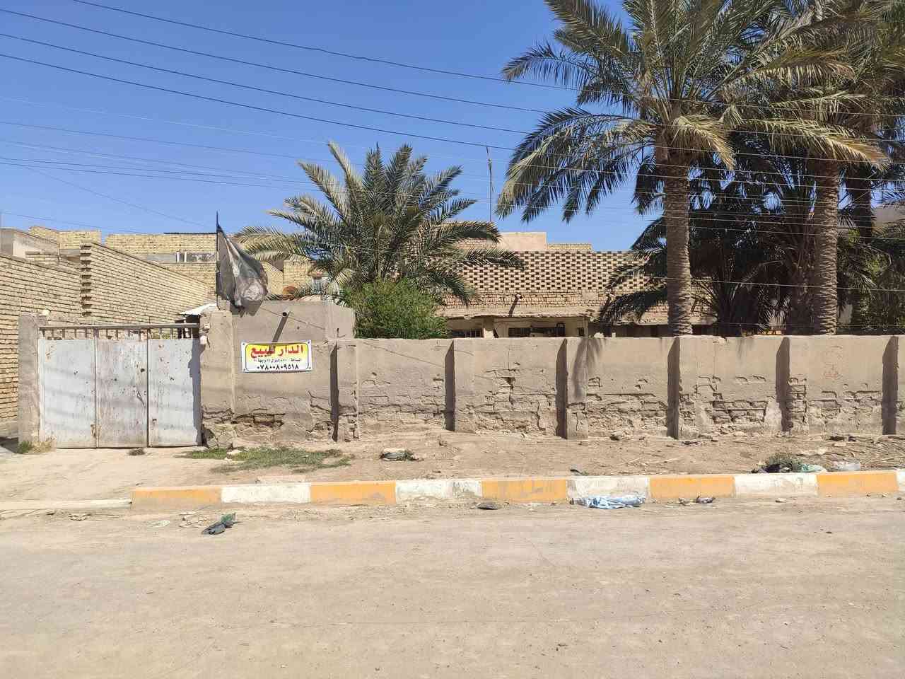 دار للبيع ..حي المعلمين ..مقابل الشارع العام طريق ياحسين الجديد  500 متر نزال 25 واجهه 20
للاستفسار
***********
