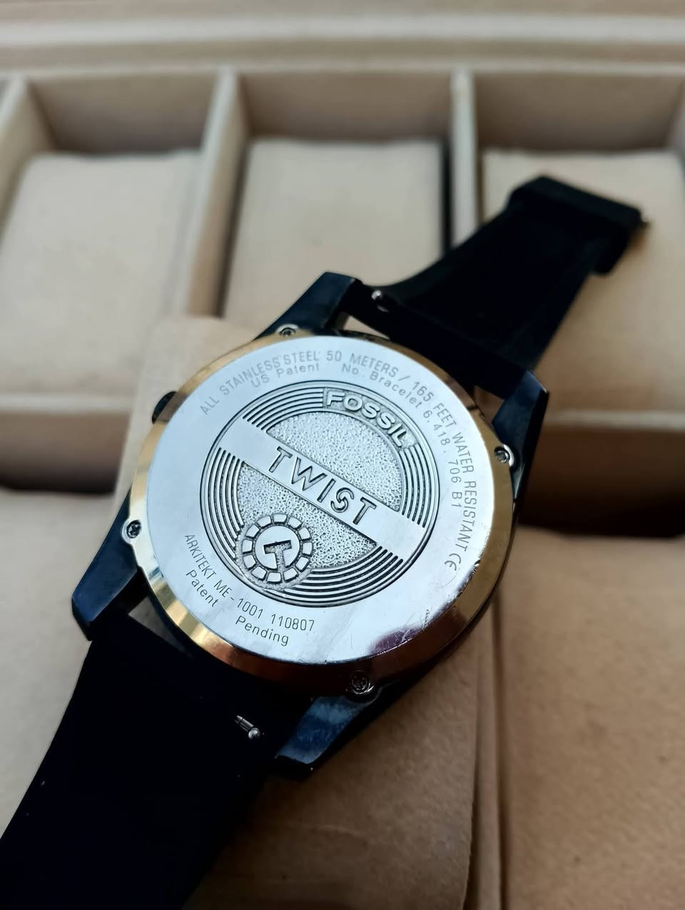 بسم الله الرحمن الرحيم 
تحيه طيبه للجميع ♥️ 
للبيع ساعه فوسيل
مكينه روندا سويسري اصلي 
سير ربل اصلي 
مكينه بطاريه 
السعر 50 الف 💵💵 
العنوان بغداد الدورة 
يوجد توصيل إلى جميع محافظات العراق وبغداد أيضاً 
للحجز والاستفسار المراسله على الخاص او على الرقم 
ه‍ *********** ☎️ متوفر واتساب
