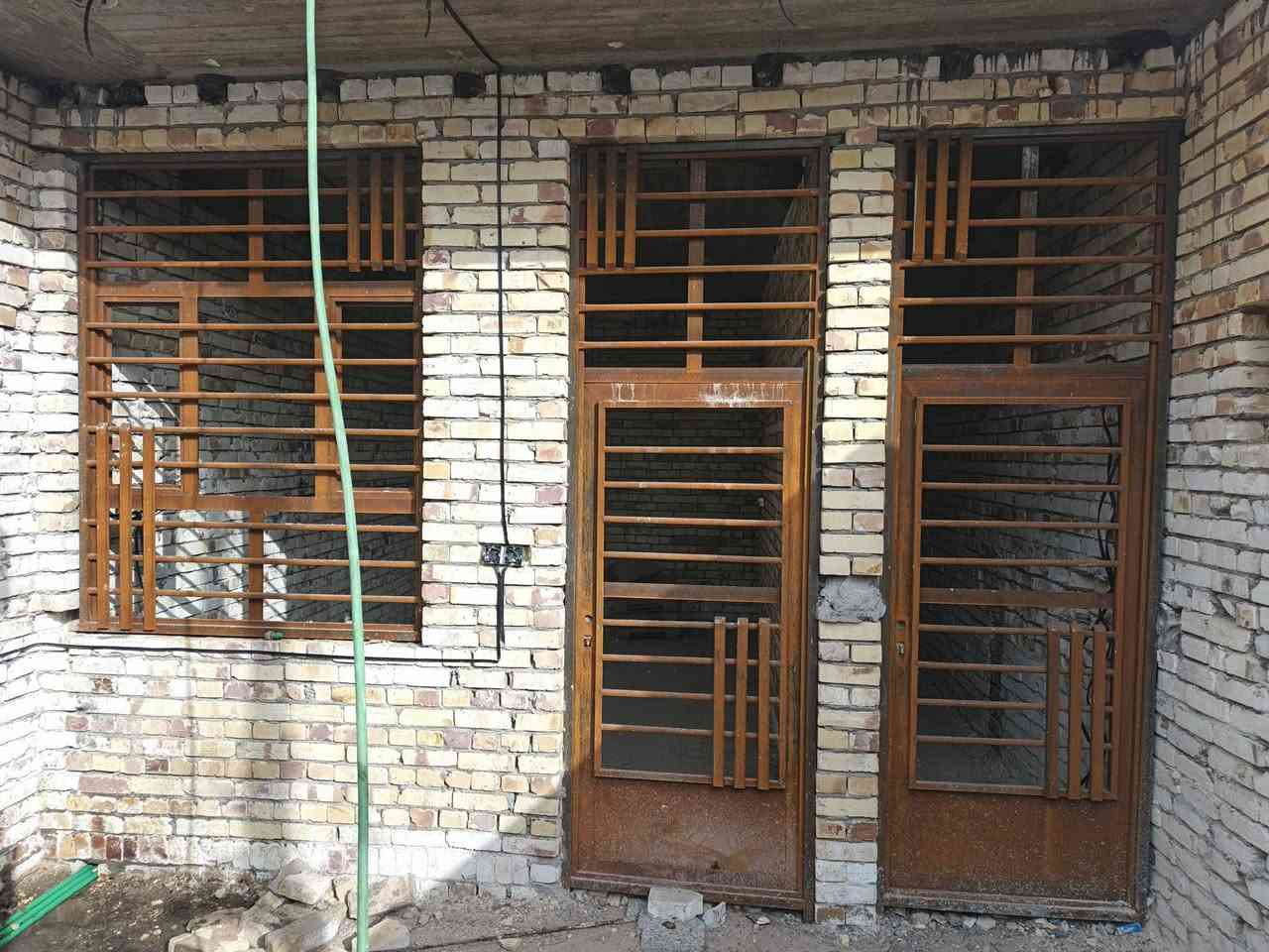 السلام عليكم الدار البيع مساحة 100متر منطقت العشر آلاف بظهر أسواق النبراس بناء جديد سنة 2026 للاستفسار ***********
