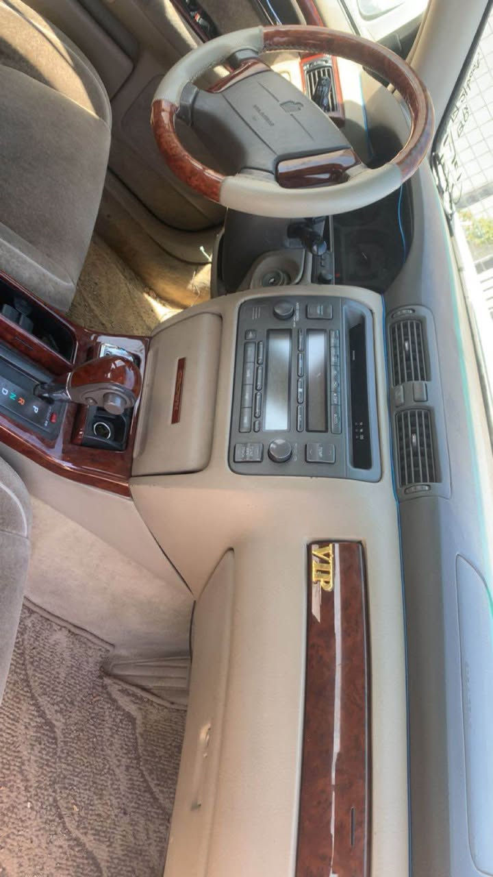 مەليكەى مووس مەكينەى VVT ئالتونى بازار، دوو دوگمه، مەكينەى مەزبووت و بێ كێشەيه، كۆدى بۆ كراوه، جوار جام كارەبايی، قوفلّى مەركەزى، ABS, ئاوێنەى ئەخەوێ و هيتەرى ئاوێنەى هەيه، تەبريد سارد و گەرم مەزبووت، داشبلى زەردى نەجەف، بەسمه رەساسى، تەحدید سورعە، سەلاجەى پێشەوه، پەردەى كارەبایی، ناوەوی سەيارەكه لۆك ماوەته و كوشنەكانى وەك تازەن، بەس كوشنى سەكن كارەباييه و چوار چەمەلاغى بۆياخه.
*********** السليمانية, العراق
