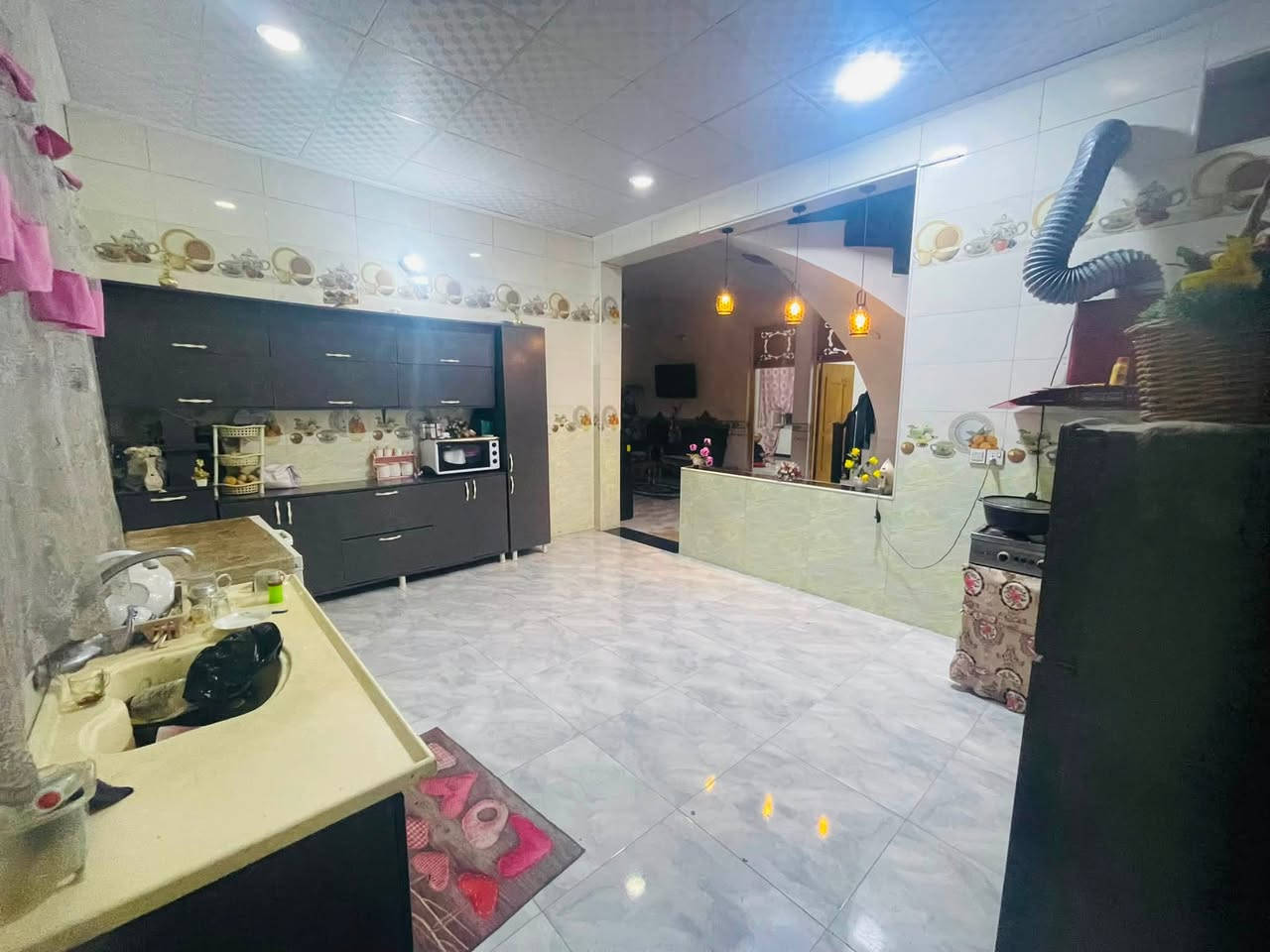 � فرصة مميزة لامتلاك منزل حديث للبيع 🏡
للبيع دار سكني في شارع السياسيين الحولي – مجمع حجي حسين.

✨ مواصفات الدار:

* 📐 المساحة: 200 متر
* 🏠 بناء حديث
* 🛏️ يتكون من غرفتي نوم
    * الغرفة الرئيسية تحتوي على سويت (حمام خاص)
    * غرفة مخصصة للأطفال
* مناسب للعوائل وبمنطقة هادئة.

📞 للاستفسار أو الحجز:
***********
✅ متوفر اتصال وواتساب، أو مراسلة الصفحة.

الجادين فقط، أهلاً وسهلاً بالجميع. �
