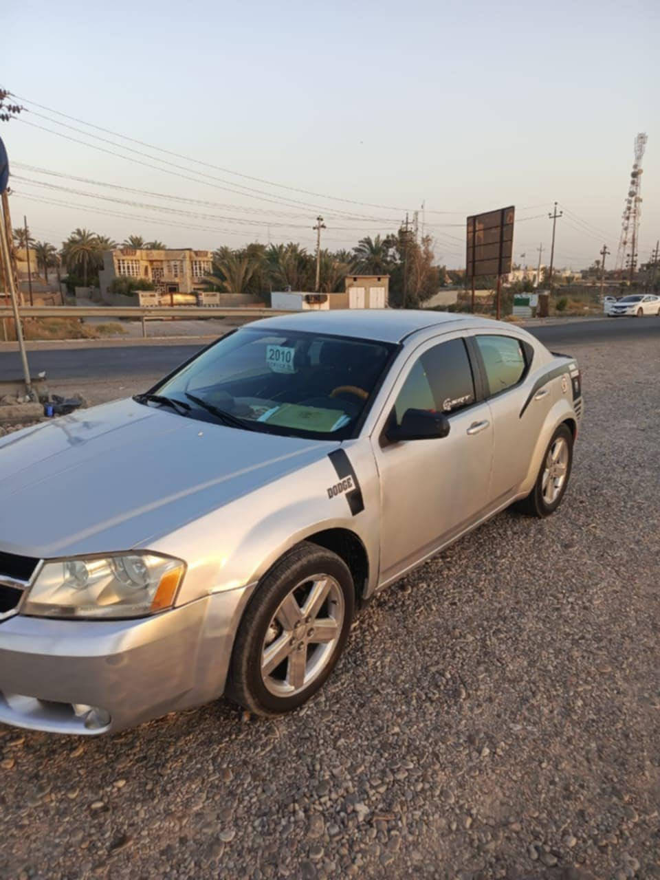 السلام عليكم للبيع فقط دوج افنجر موديل 2010 سياره حلوووه او نظيفه حادث السياره بنيد او جاملغ تبديل فقط بدون دواخل ارباك سليم دواخل جديده شاشه داخليه ومنضومه زنون مكينه او كير  شرط تبريد شغال السعر ولاستفسار على الرقم او خاص مفتوح *********** اتصل وتدلل
