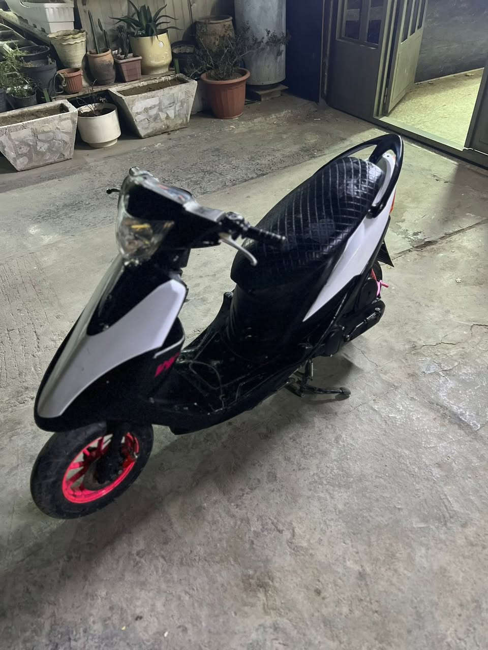 سلام عليكم ماكس عدله مكينه 55 نشطه المكينه وكلش قويه دراجه يرادلها ترتيب مابيها نقوصات هواي يرادلها اشاير امامي وترتيب كهربائيات بَسہ سعر خاص العنوان الكراده داخل قرب تقاطع الاورزدي رقم صاحب الدراجه ‭0771 270 0861‬
وبل عافية عل ياخذها كلش حلوه الدراجه وقويه تجي وتشوف وتفحص
