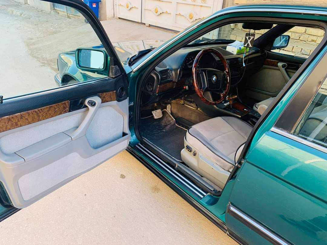 غير متواجد على. الفيس

السعر 63 تفاصيل السياره 
معروفه كل نقوصات مابيها 
1992 موديل 
كلشي بيها على وضع الشركه
فقط صبغ عام جماليه بدون اضرار 
***********
