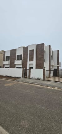 بيت للايجار • ٢٥٠م • ٦ غرف