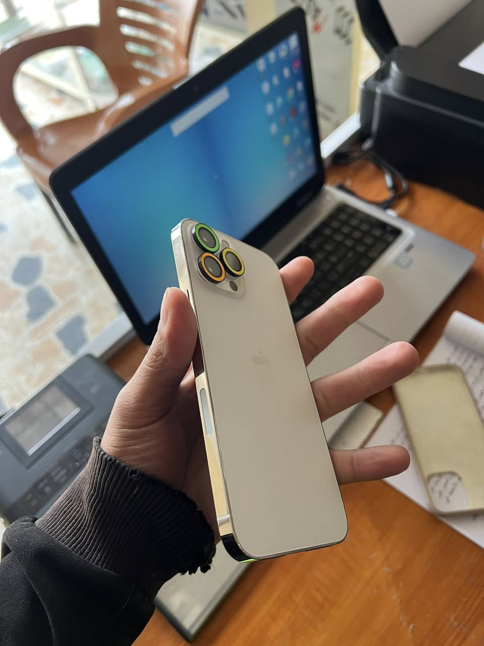 سلام عليكم
ايفون 13 برو ماكس لون ابيض 
ذاكره 256 
بطاريه 90 
نضافه 💯 
الجهاز شرط مايعبر هوه ومكفول 
السعر 670 وبيه مجال 
المكان العلم 
***********
