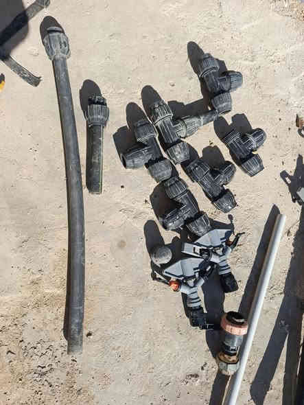 #مكلف_بالنشر
#للبيع 
مرشات ماء. عدد 12 
تقسيم ماء ثلاثي عدد عدد 6 
سدادات عدد 3.
كما موظح في الصورة ادناه 
للاستفسار التواصل على الارقام التاليه
***********
***********
