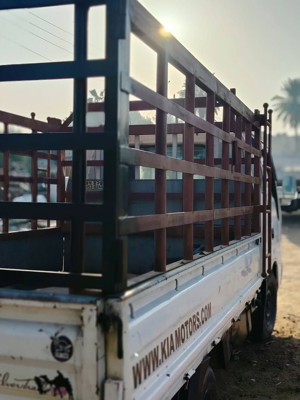 السلام عليكم سيارة حمل فنتيرا ام عيون موديل 2000 العنوان بغداد الزعفرانيه *********** كير محرك مكفول
