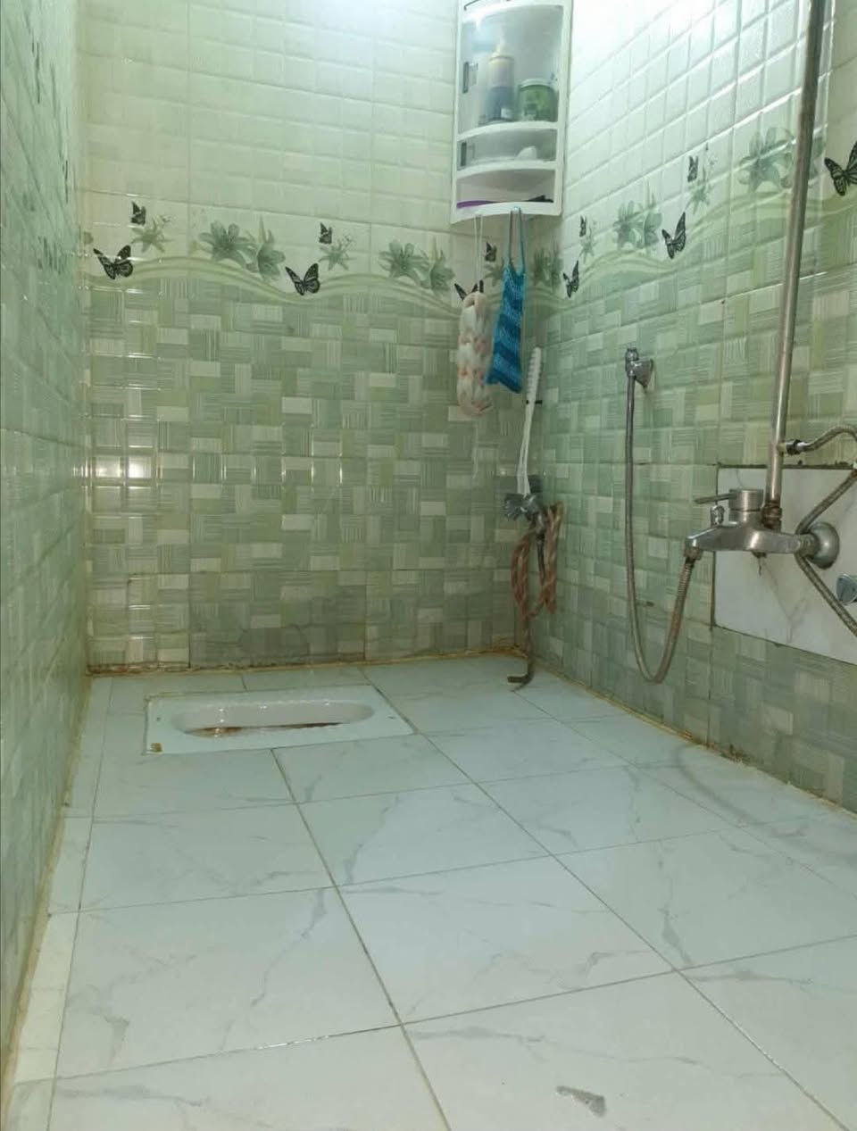 بيت للبيع 100 متر حي الوفاء طابق واحد مسلح منطقة 43 غرفه وصاله ومطبخ وستقبال وحمامات
السعر 114 وبيه مجال 
***********
