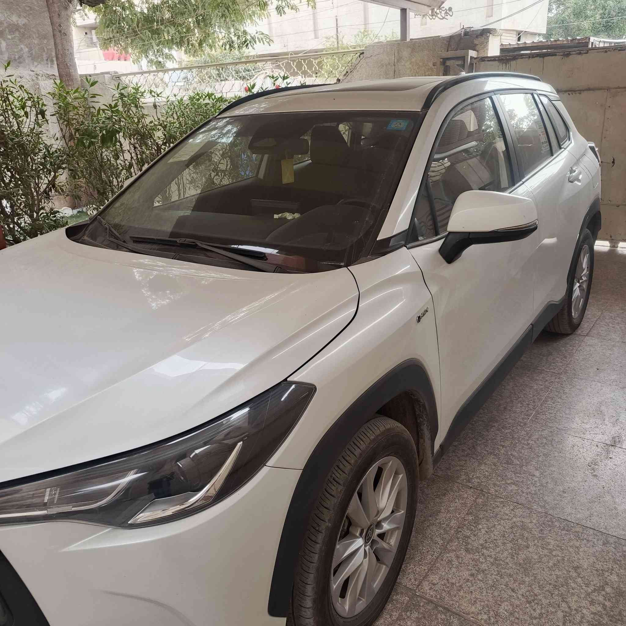 كورلا كروس موديل 25استلام شركه
ماشيه 4000فقط يعني زيرو 
بصمه وفتحه سقف مكفوله كفاله عامه بيه وكاله عامه مكاني البلديات هاتف ***********
السعر 147ورقه
