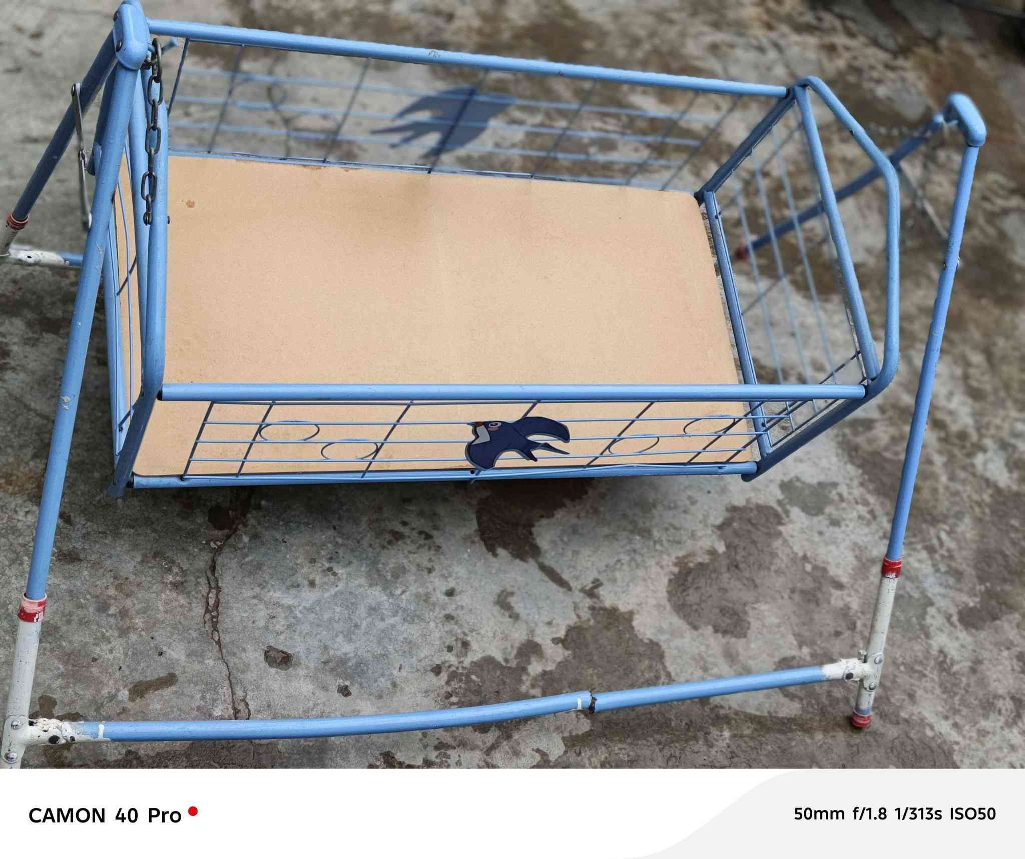 بەناوی خوا ئەم جۆلانەی مناڵانە بۆ فرۆشتن تەنها ئەو تۆزە شکاوەی هەیە هیچ کێ شەیەکی نیە بۆ منداڵ بێ عەیب و جوانە 
نرخی 10000
شوین کەلار 
ژمارە ***********,, كالار, السليمانية
