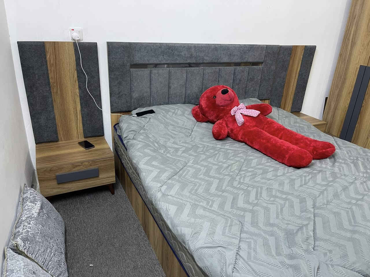 غرفت نوم مستعمل 4 اشهر
5 قطعة 
رقم ***********
