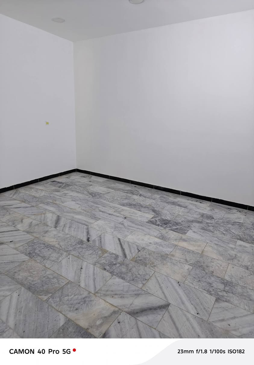 السلام عليكم دار للبيع المساحة 100متر طابق ونص الرئاسة الزراعي مقابل كاع ابو علي الدراجي رقمي, ***********
