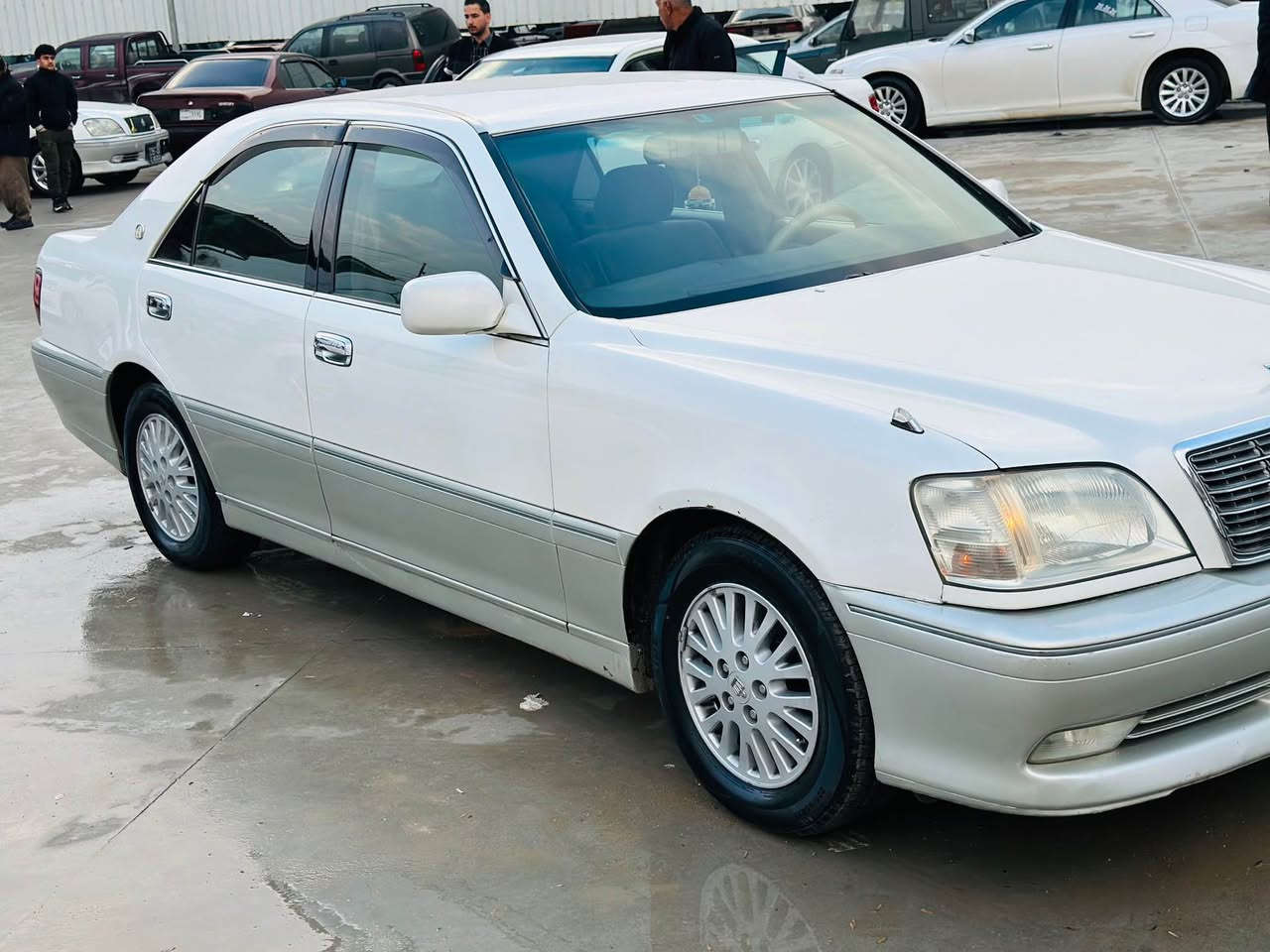 مەلیلە ساغ ساغ 
قەپات مواسەفات بێ سڵاید
٤ دوگمە سەلاجە پەردە مەرکەزی گێچ ئەلیکترۆنی
دوپارچەی بۆیاخی ئەوروپایە بی دەعمولیدراو
گێڕ و مەکینەو کارەبای بە شەرت
قوفڵی ٥١ گەڵا
*********** Singapore
