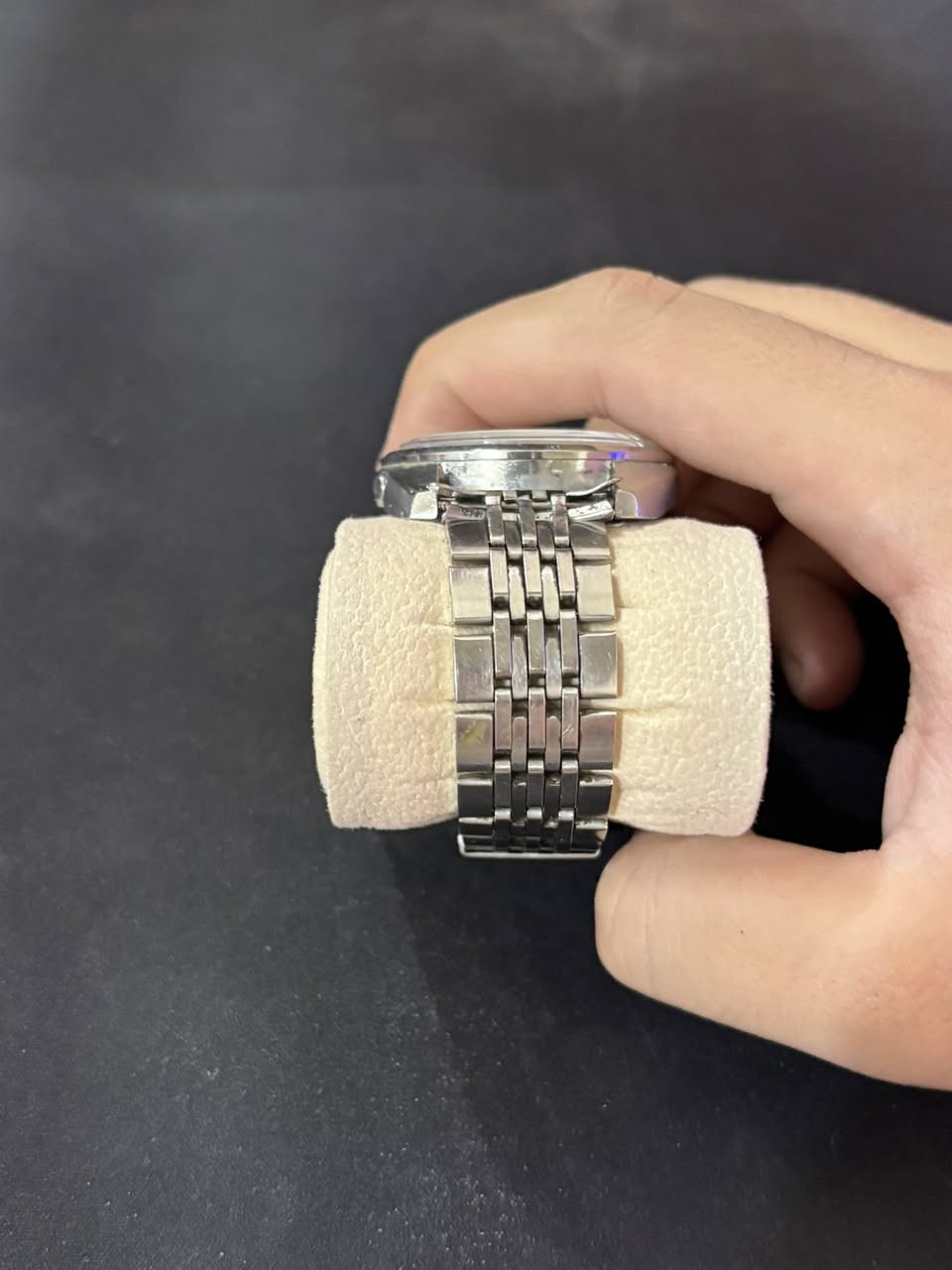 اورينت موديل ثمانين الرقم التسلسلي 46941  اوتوماتيك
لاتعمل تحتاج الى اصلاح ويوجد فطر في الجامه 

نادره جداً وتعمل على النبض 

السعر 170 الف دينار وقابل للتفاوض 

للاستفسار الاتصال على ***********

المكان البصرة.
