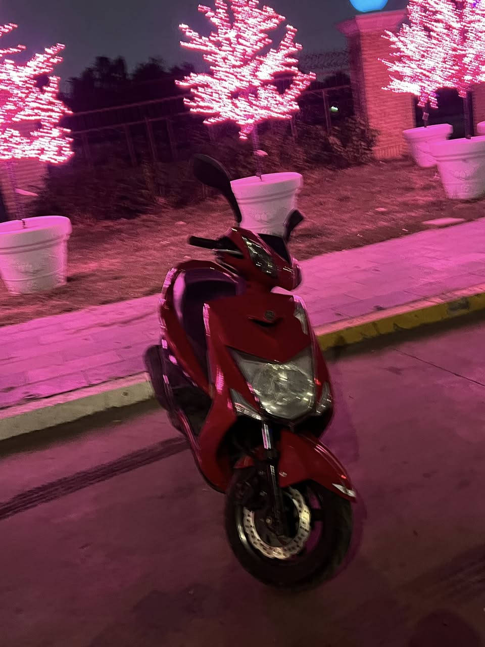 دراجه سكنس لد حديث دراجه جديده صارله شهر نزلتهه ربمه 
السعر13$وبيه مجال بسيط ***********  مكاني بغداد الصالحيه
