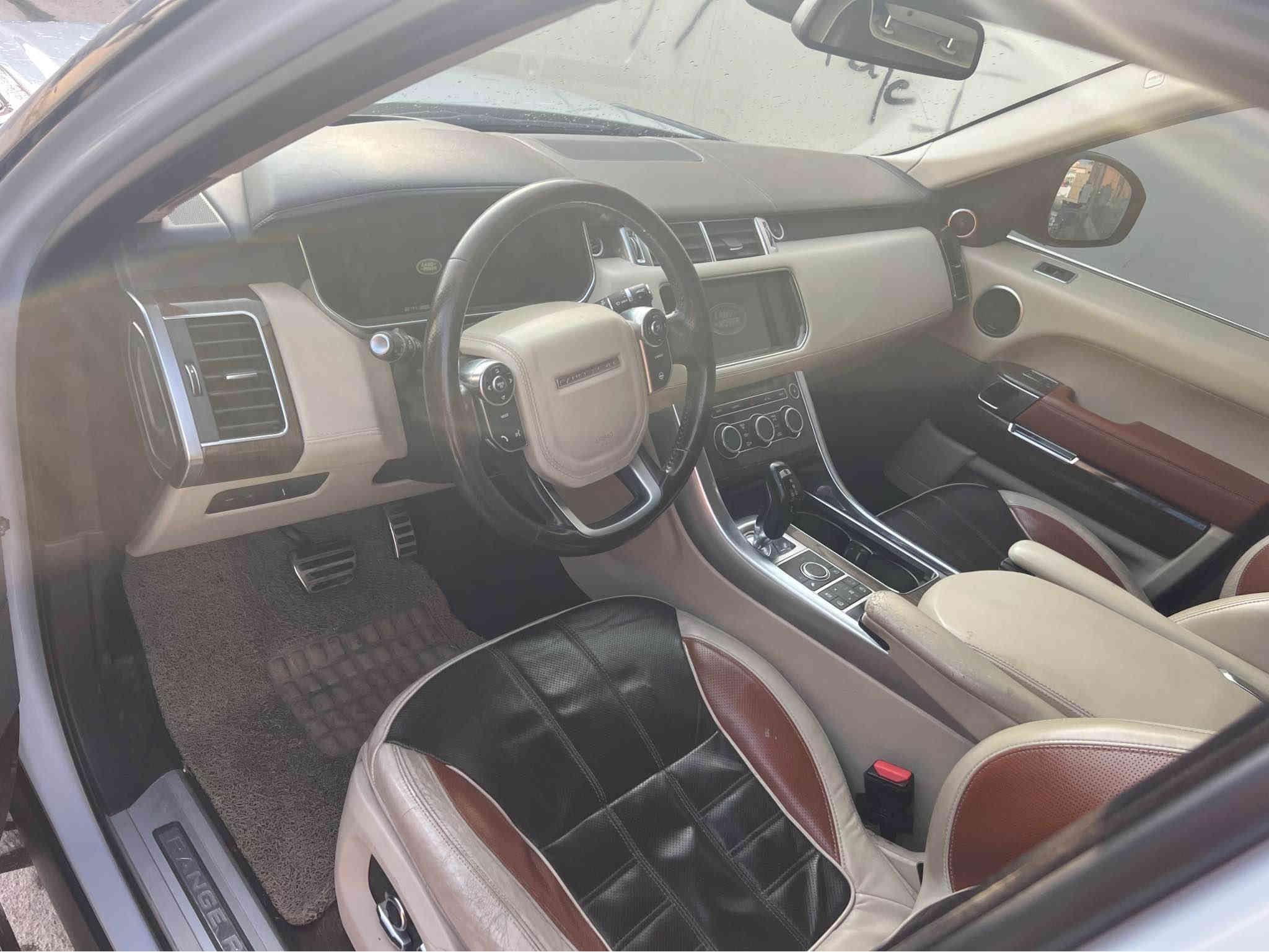 السلام عليكم 
سيارة فخامة رنج روڤر 
بو فروتنئ 
موديل 2016 sport 
فول مواصفات 
داتاشو دوسك كهرباي درگهـ شفت 
مكينه ٨  فول مواصفات تاير جديد
رقم سنوي جديد 2030 
سياره سر ناڤيمه تحويل شرت 
كير مكينه شرت  سياره بئ مصرف اكجار 
سياره اكجار بئ صبخ بئ زربه كلين تايتل 
جهـ زاخو. 
رقم تلفون *********** 
سعر 305 ورقه مجال زاخو
