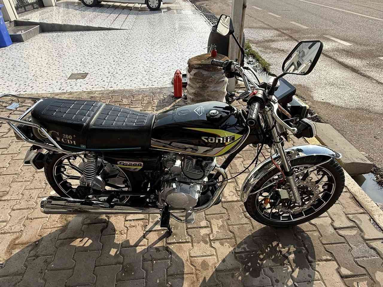 دراجةنارية موديل soniic 2025 للبيع حجم 200دراجة حيل نظيف 5 كيير  سلف كهربائيات محرك شرط أي عيب مابي مستعمل قليل جدا  مفاتيح عدد 2 وكونترولاتة موجود تشغيل عن بعد هم  عنوان قرب دائرة المرور  للأستفسار الأتصال على الرقم ***********
