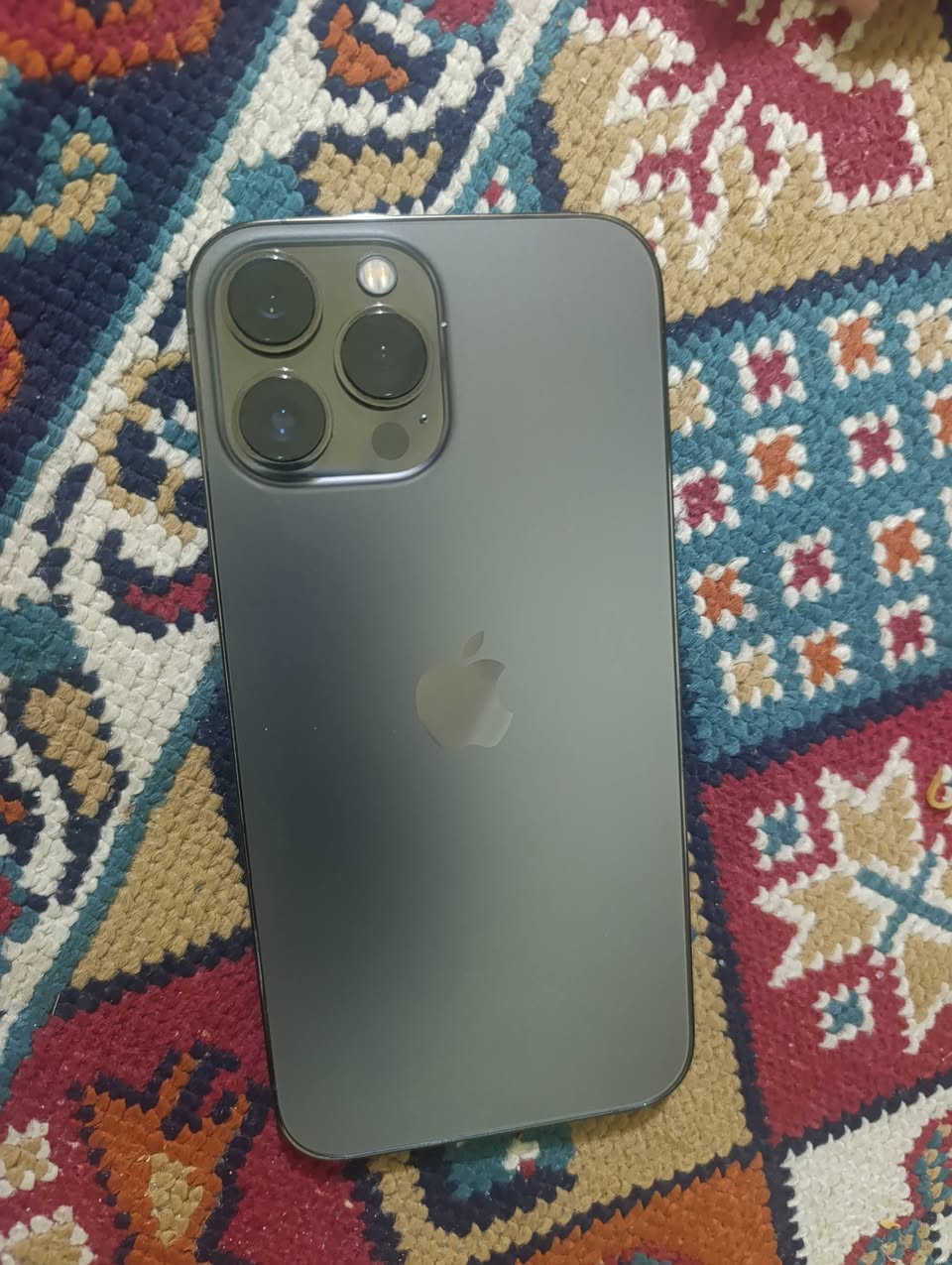 السلام عليكم اخوان ايفون 13 نظيف للبيع بطاريته 85 سعره 750 ناصريه مركز ***********
