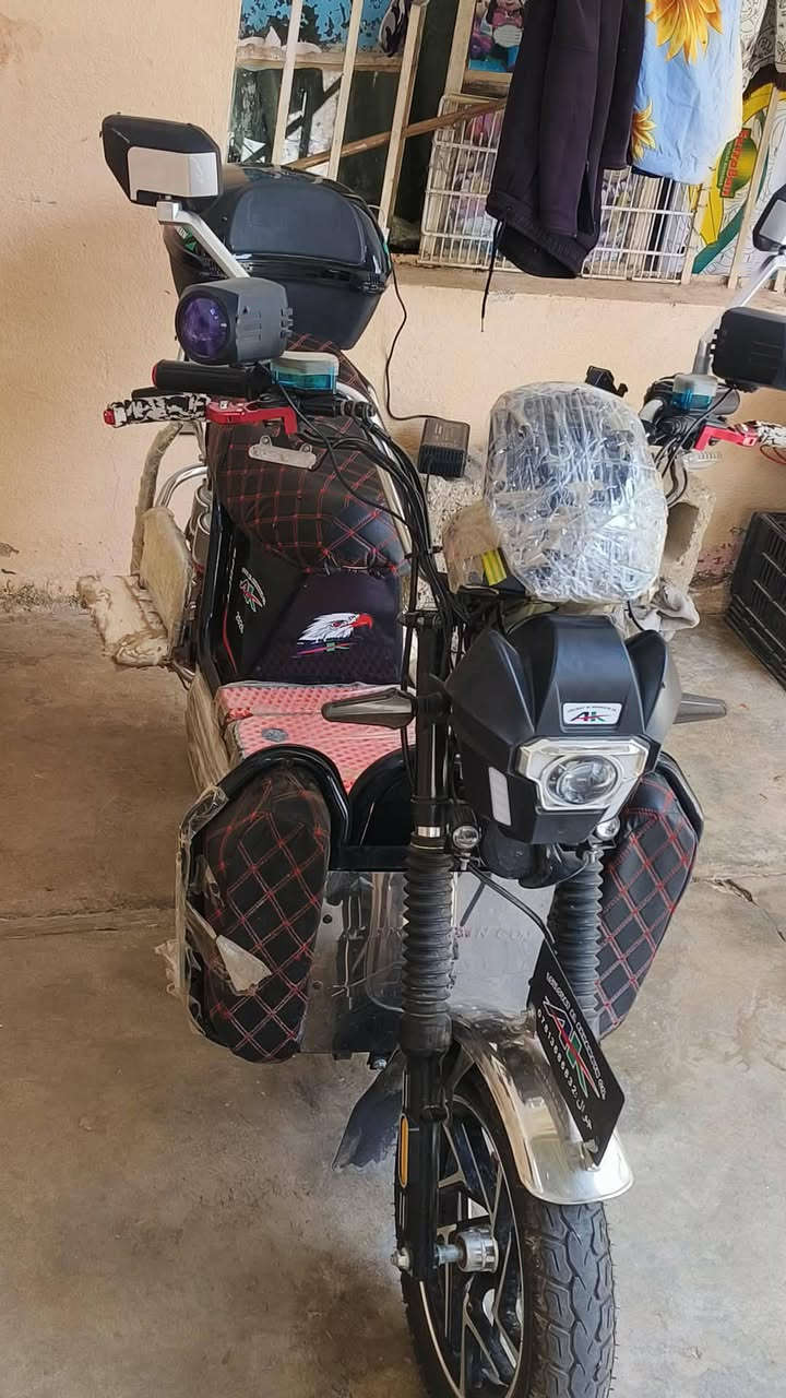 ماطور هيوشه موديل 26 بطاريات ع فحص اخذته صار شهرين ما مستخدمه خلاص رايده 650 قفل الي يريده يتصل ع الرقم 
*********** مكاني هيت الجري
