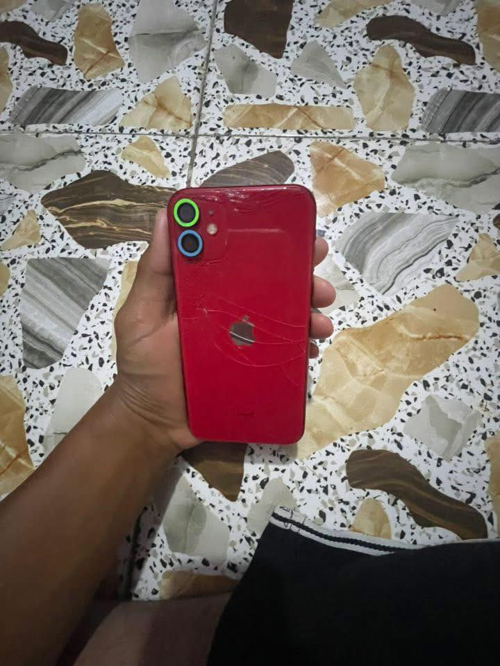 يالله 11 عادي اللبيع أو مراوس
ذاكرة 128 وبطارية 74 

جهاز كله شغال مابيه أي عطل

كلشي مامبدل بي وتر بروف 

بس الضهر مفطر وحاطله غلاف الباقي كله بلادي

سعره 225 وبي مجال مكاني بغداد أبو غريب 

هاذه رقمي ***********
