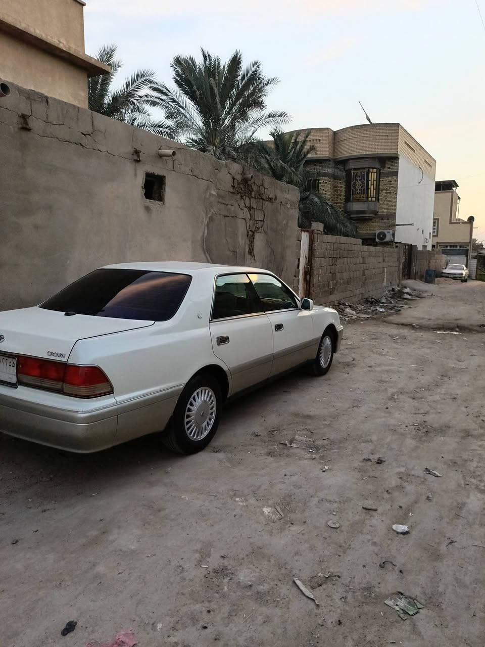 كراون تيويتا (راس الثور)فول الفول.فتحه بلسقف.رقم بصره بسمي تحويل ثاني يوم سنويه ل 2028..مكفوله من الكص والضربه والصبغ العام مكينه وكير وحداديه وتبريد وغرفه كارتون وتخم تاير. سياره متعوب عليها..السعر 80ورقه وبيها مجال بسيط..***********البصره أبي الخصيب
