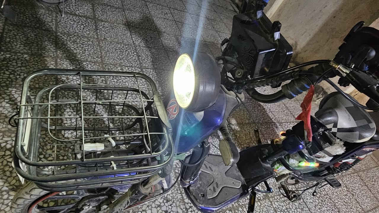 سلام عليكم باسكل شحن موديل 2025
بطارية نص عمر 
كلة شغال 
اني ابيع حديد 
السعر 265بيه مجال الرقم ***********
