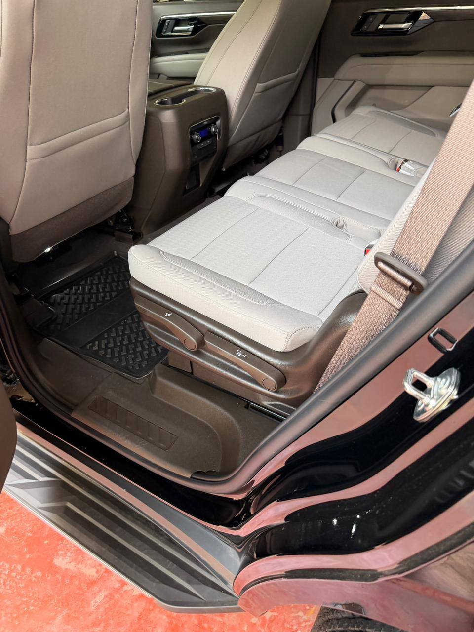 سلام عليكم جمسي دنلي ٢٠٢٣ محرك ٨  سلندر حجمه ٦٢٠٠سياره كفاله عامه من الشخط والبارد والصبغ والتبديل ماشيه ٥٠٠٠ الف  فول ١/١ سنويه با اسمي السعر ٦٢٠ $   عنوان بغداد اي ستفسار *********** ليس متواجد عله الفيس
