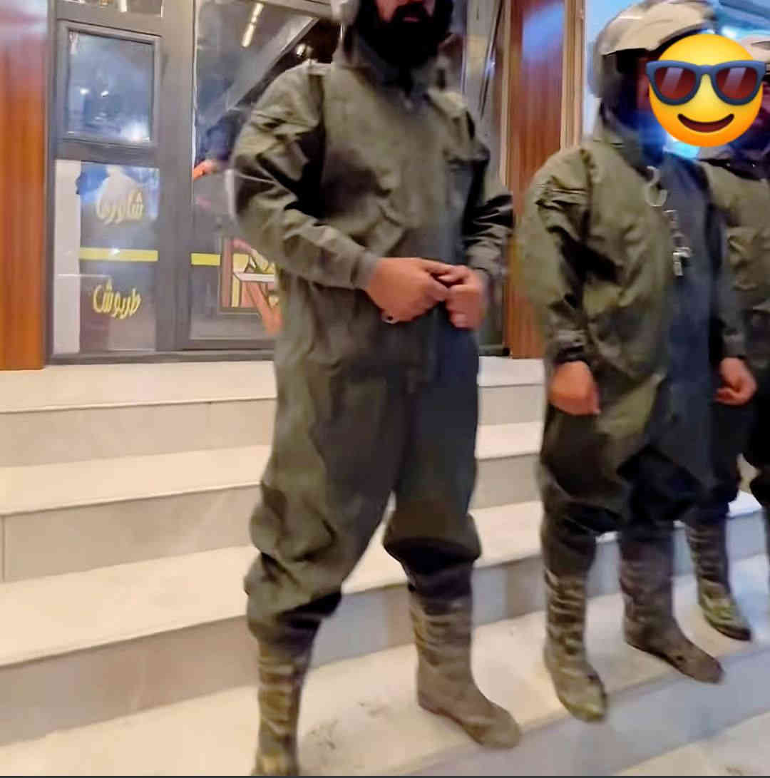 شباب ليريد من هاي البدله المطريه موجودة يم السينما  يم مطعم لبنان ليريد يتصل عليه . سعرها 35 ألف. عنده احجام من 42 - 45 /،( تفيد للدلفريه . والعمالة . وغسل السيارات . احواض السمج ))
‏‪‪0775 397 0506‬‬‏
***********

@الجميع‪‪
